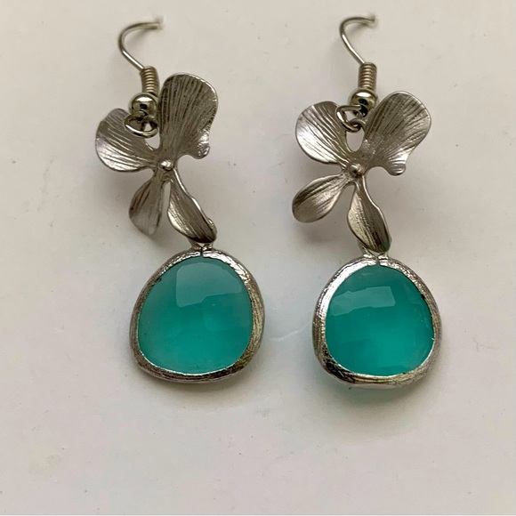 HANDMADE SILVERTONE TURQUOISE DANGLING PIERCED EARRINGS VINTAGE 2011 - Picture 3 of 5
